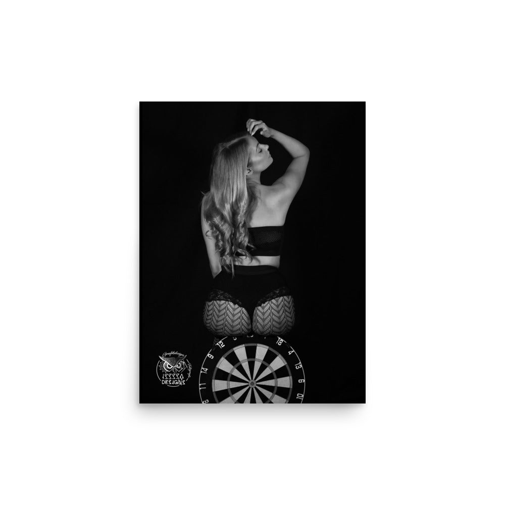 Plakat Obraz Tytułowy SARAH DartArt 2023 autorstwa Issssa Designs